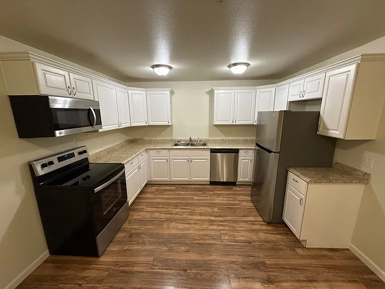 200 Railroad Ave #8 — Photo 8