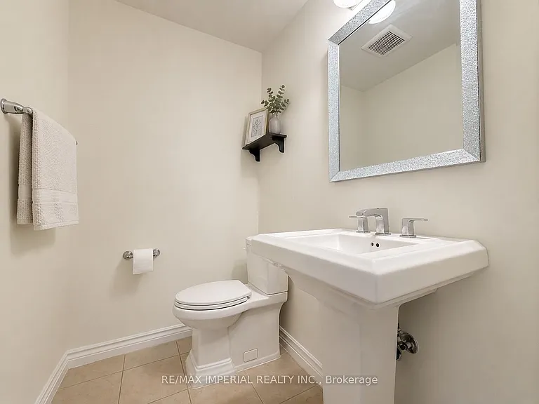 233 Remembrance Rd — Photo 14