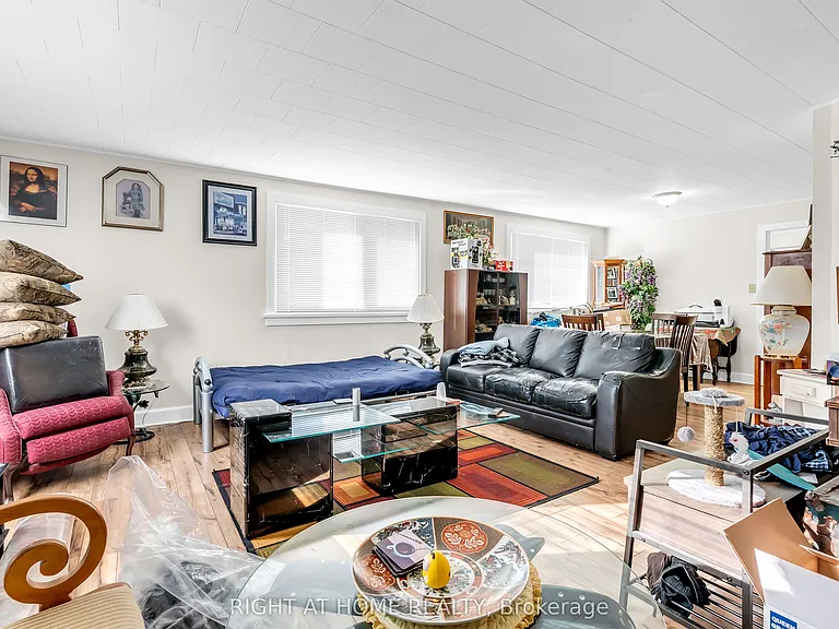 32 Matchedash St N #A — Photo 4