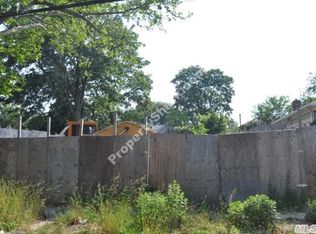 13752 Bennett St, Jamaica, NY 11413