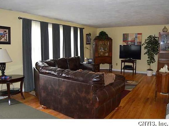 3rd image of 105 Jewell Dr