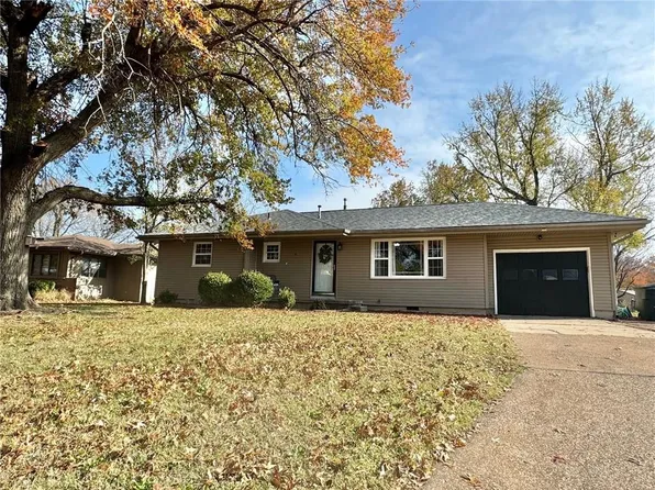 1018 S 29th St, Parsons, KS 67357
