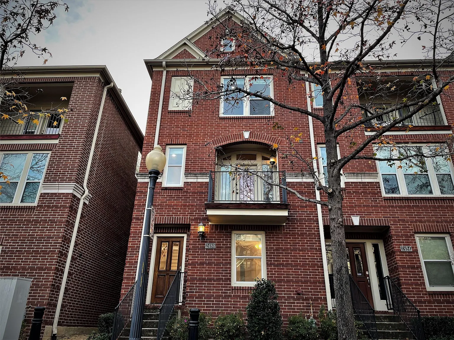 3 bed, 3.5 bath, 1950 sqft, $4,175 — Photo 1