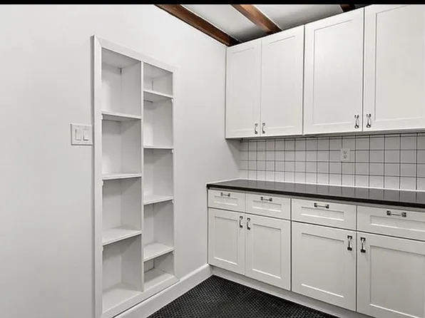 1075 Grant Avenue image 7 of 21