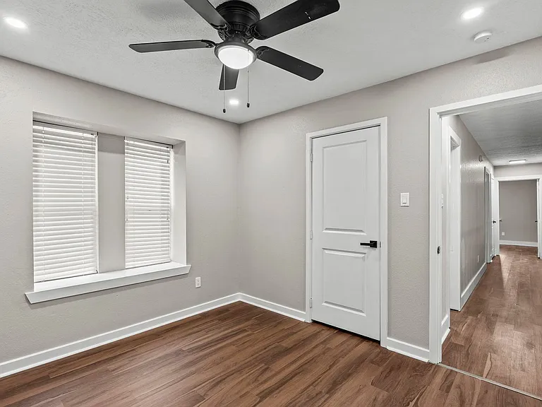 1107 Londonderry Ave — Photo 24