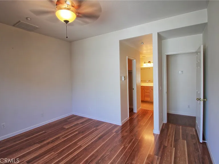 93 Orangewood Ct — Photo 9