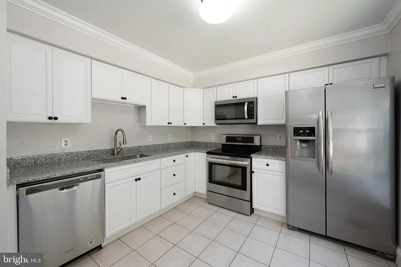 4 bed, 2016 sqft, $3,200 — Photo 4