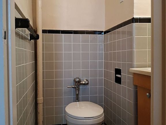 4th image of 84-10 Main St APT 357