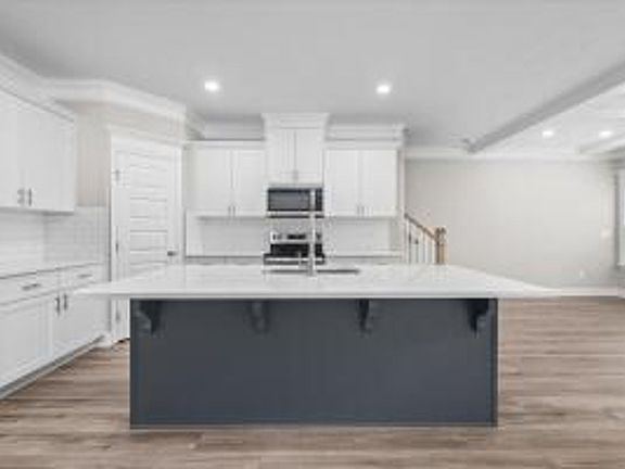 5th image of 1005 Linsmore Ave