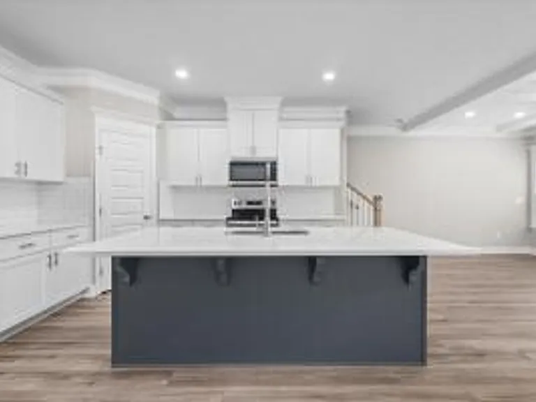 1005 Linsmore Ave — Photo 5