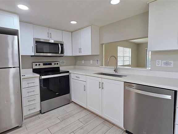 2nd image of 2515 Bayshore Gardens Pkwy APT 12