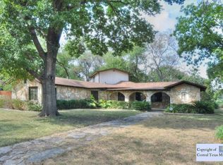 1130 N Bartholomae St, Seguin, TX 78155