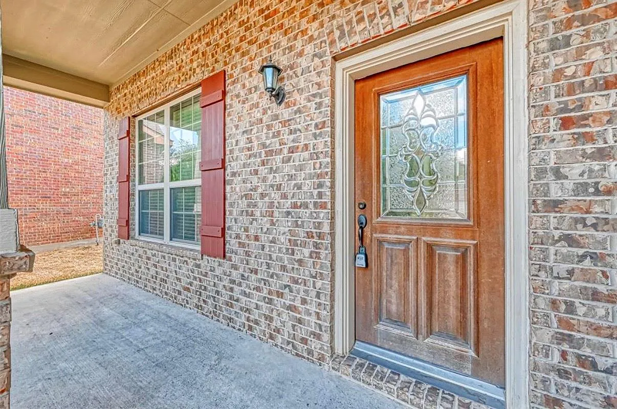 4 bed, 2.5 bath, 2781 sqft, $3,000 — Photo 2