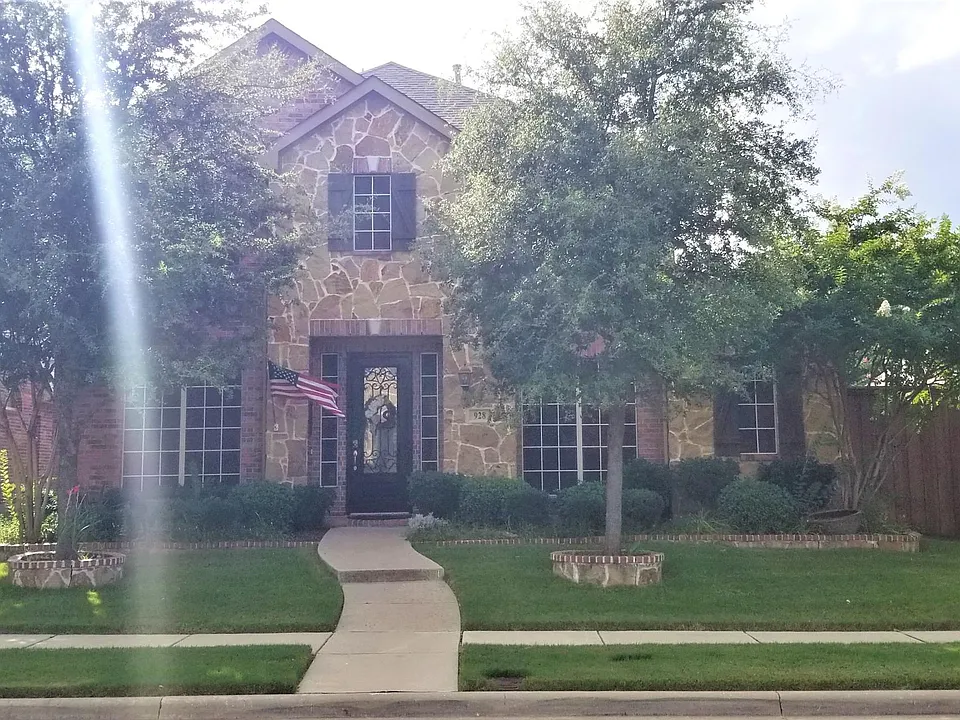 928 Cougar Dr
