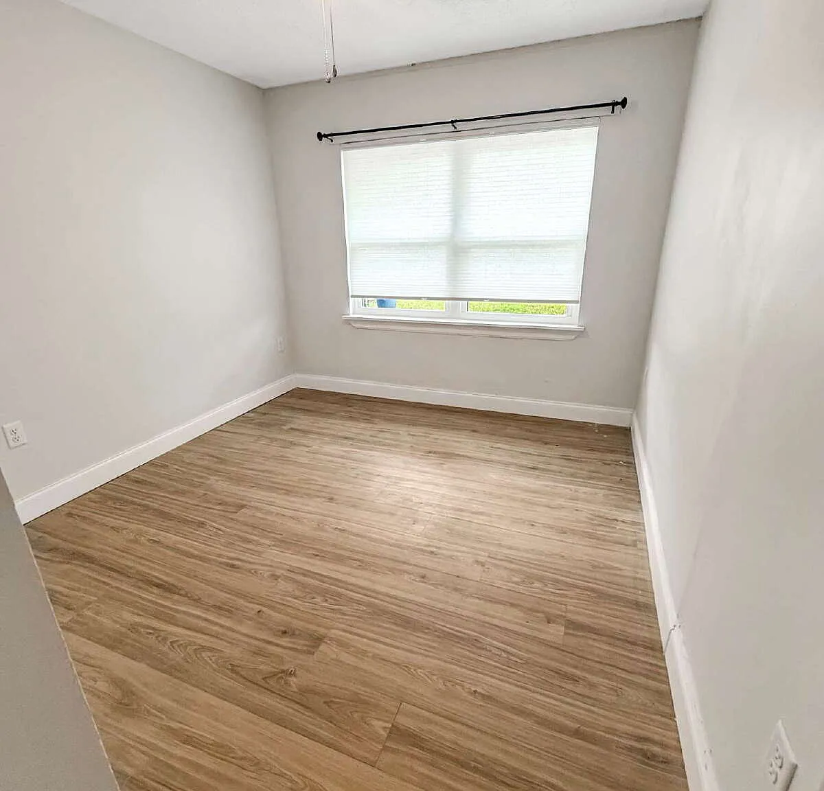 4 bed, 2.0 bath, 1560 sqft, $1,800 — Photo 3