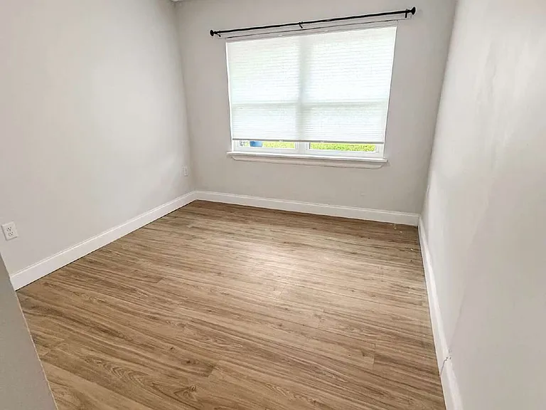6606 Hampton Rd — Photo 3