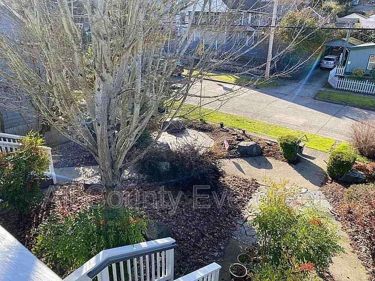 828 Broadway Ave #A — Photo 18