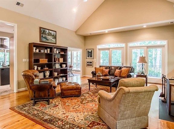 3rd image of 219 Muirfield Dr