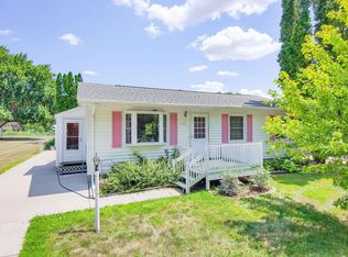 1135 Wren Rd, Waterloo, IA 50701