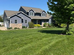 3300 Allie Ln, Clinton, IA 52732