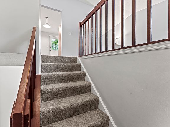 3rd image of 1333 Firethorne Dr