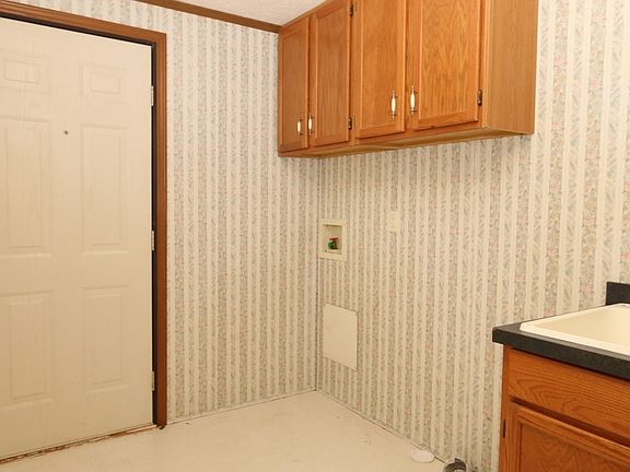 4th image of 124 Willow Oak Dr W