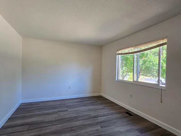 118 Yosemite Cir — Photo 8