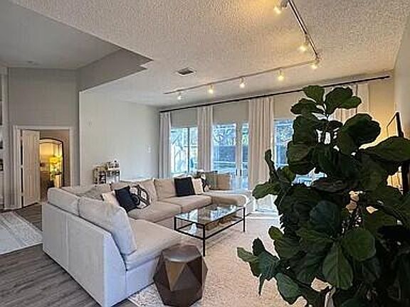 3rd image of 393 Kelsey Park Dr