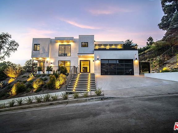 3rd image of 3255 Canyon Dr