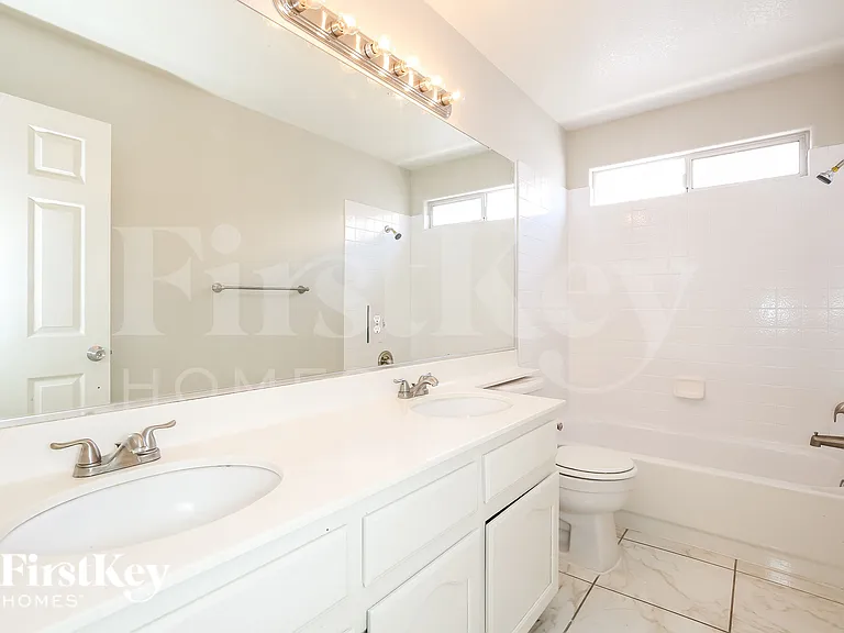 8041 Hilliard Ave — Photo 13