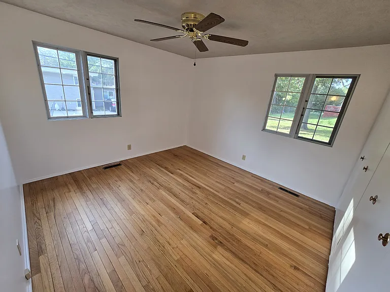 420 Steinway Rd — Photo 6