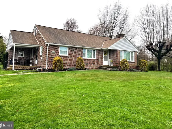 1096 Roth Church Rd, Spring Grove, PA 17362