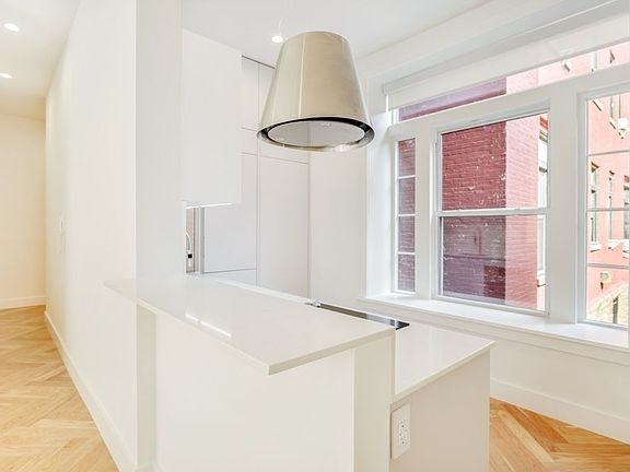 3rd image of 76 Saint James Pl APT 4A