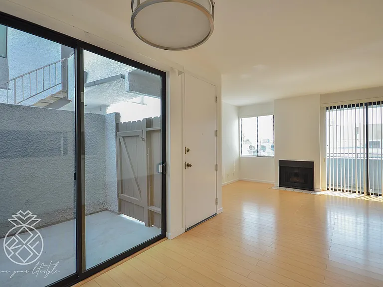 1727 Glendon Ave #104 — Photo 60