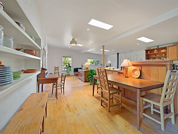 4th image of 440 Los Pinos Rd