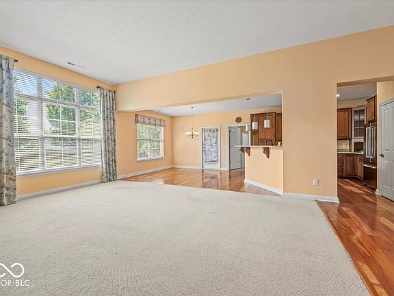 5th image of 1071 Maryport Dr