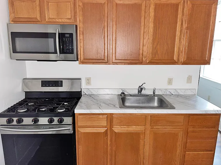1735 Elm St #4 — Photo 2