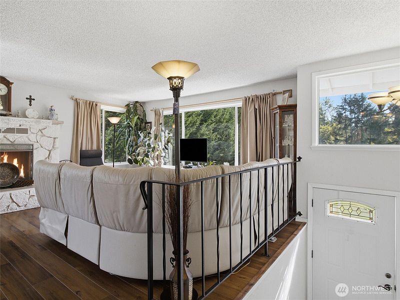2nd image of 9721 194th Street E