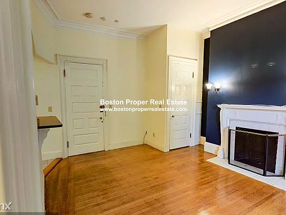 379 Commonwealth Ave. #5 Boston - Kenmore Unit Photo 2