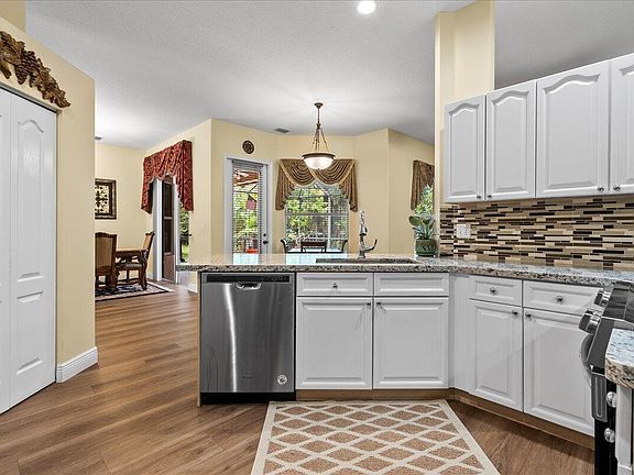 5th image of 16261 Hamlin Boulevard