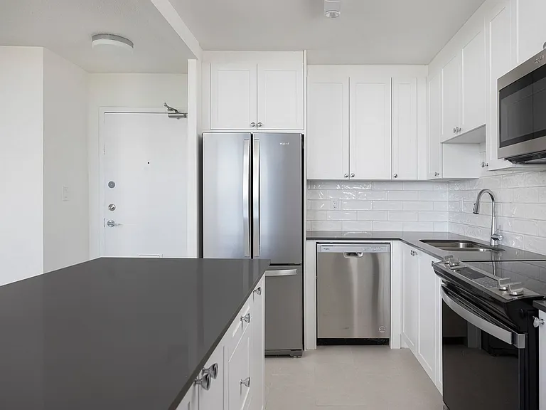 2235-712 Hurontario St #2233 — Photo 5
