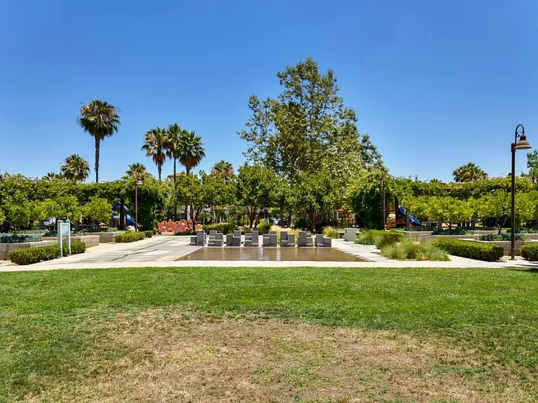517 S Melrose St — Photo 23