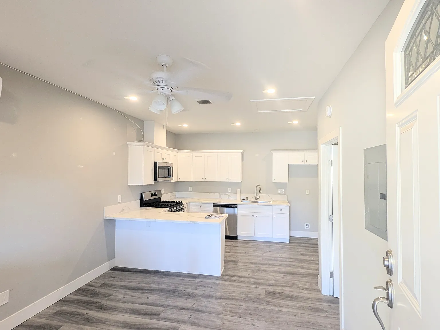 1 bed, 450 sqft, $1,800 — Photo 3