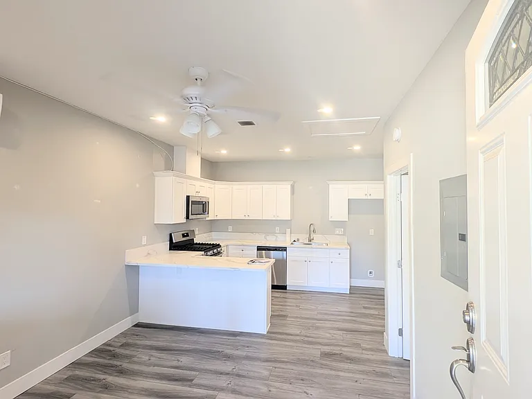 934 E 7th Ave #1 — Photo 3