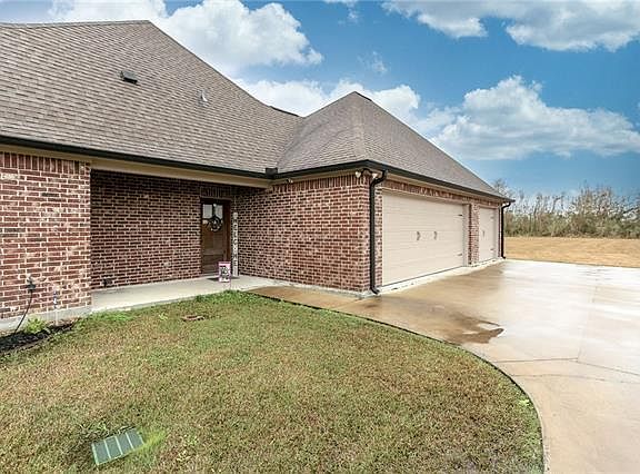 2nd image of 16089 Fleur De Lis Dr