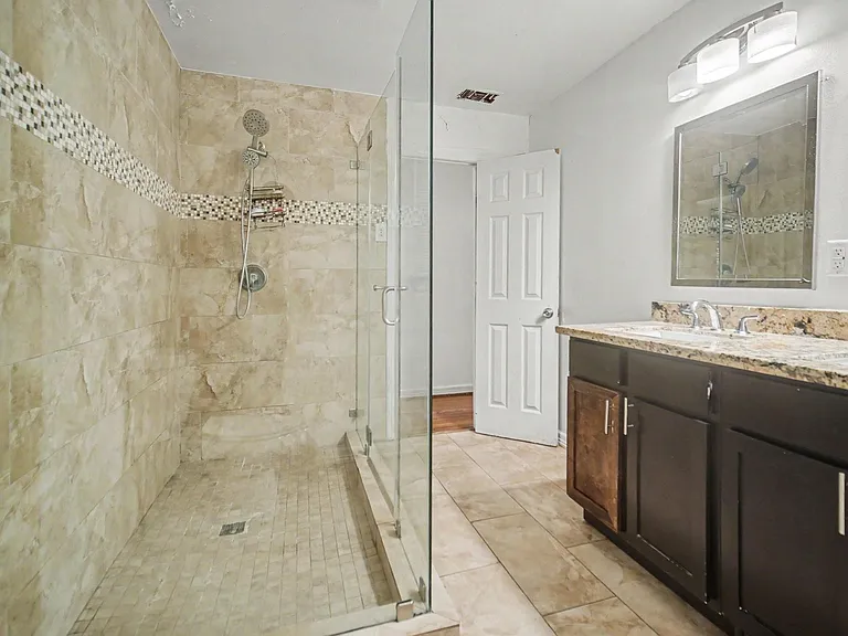 2121 Hickory Ln — Photo 10