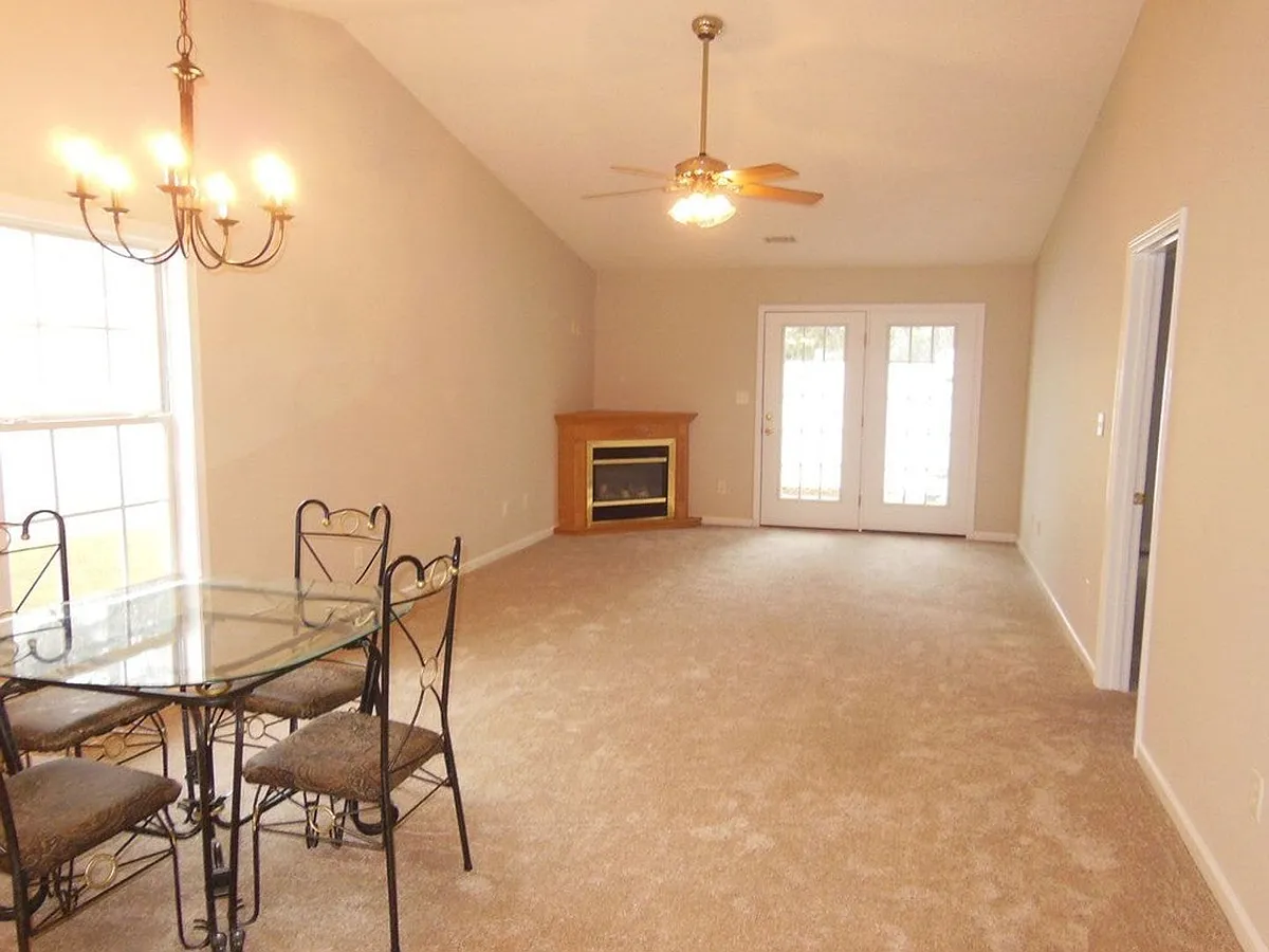 Building Photo - 306 Evans Lake Way