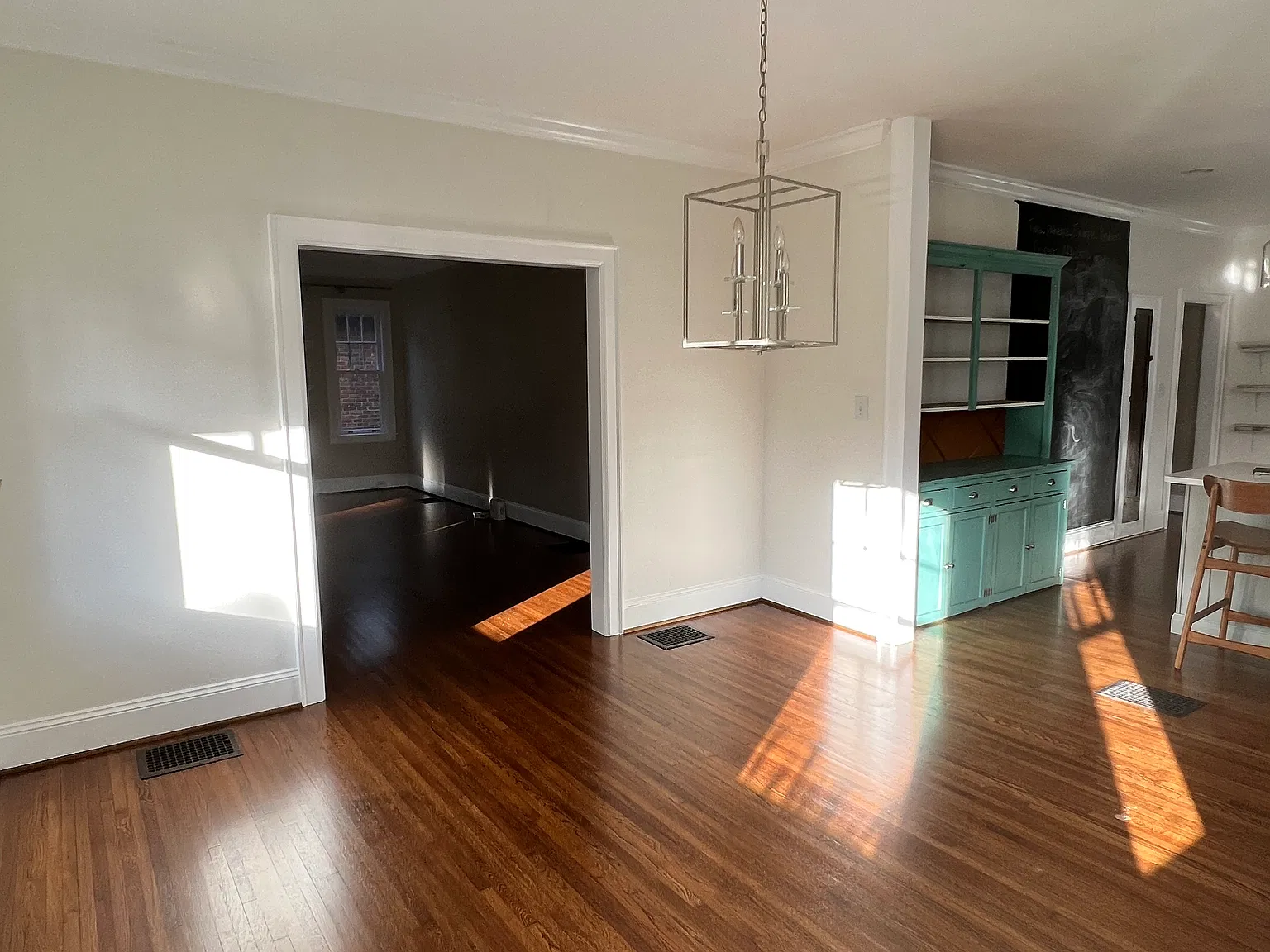 3 bed, 1900 sqft, $3,300 — Photo 3