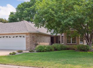 5708 Silverthorn Pl, Shoreview, MN 55126