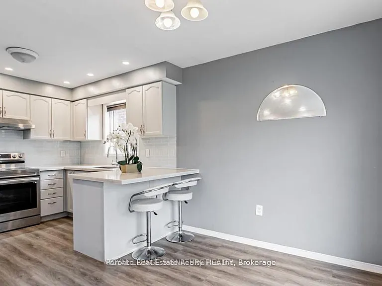 18 Preston Ave — Photo 6